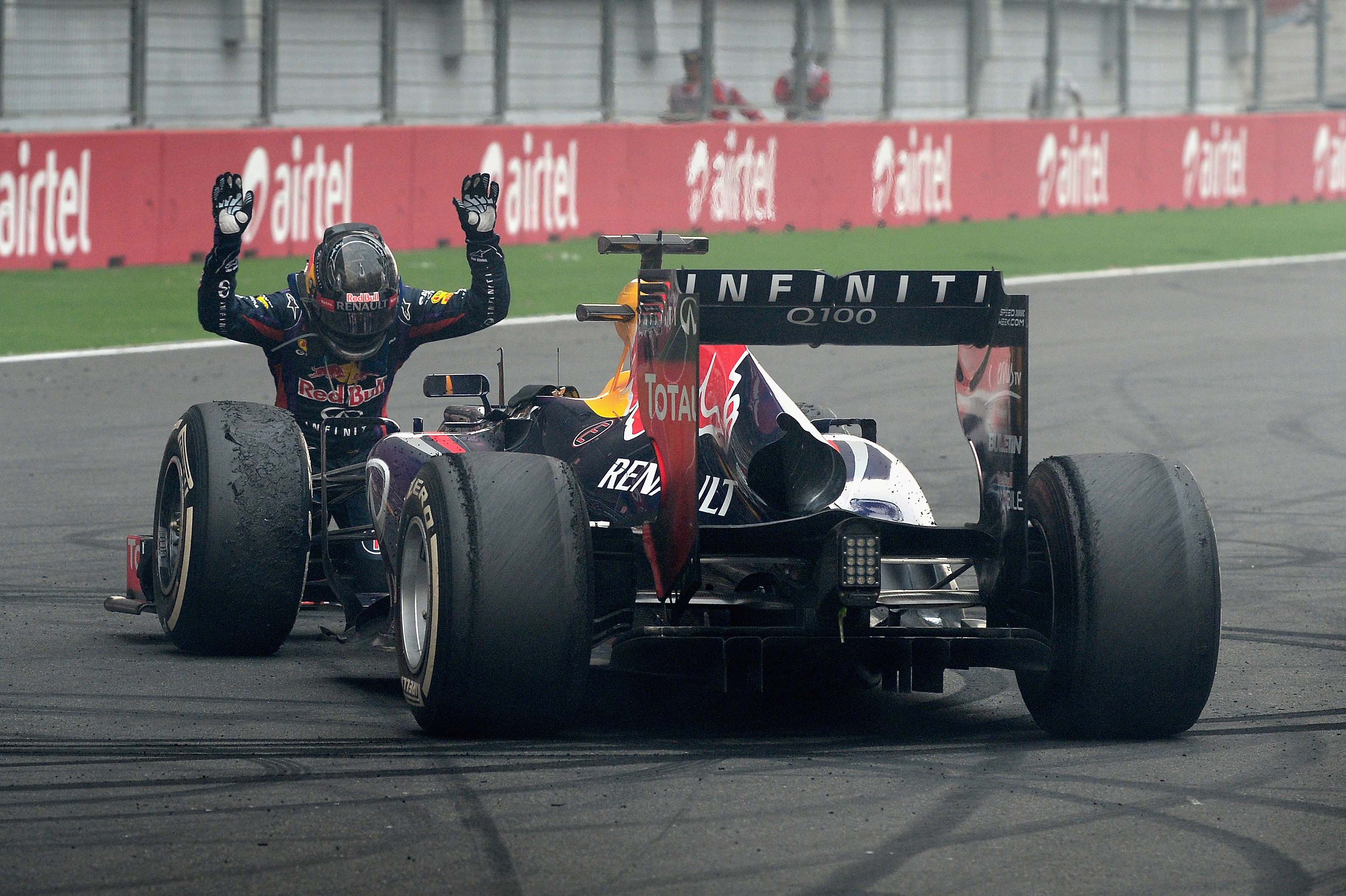 vettel_joelhos.jpg