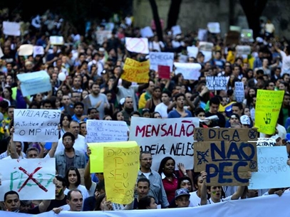 Protesto contra a PEC 37 na capital paulista reúne 30 mil pessoas
