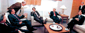 Fuente: gutierrez-rubi.es Aznar y Bush pies en la mesa