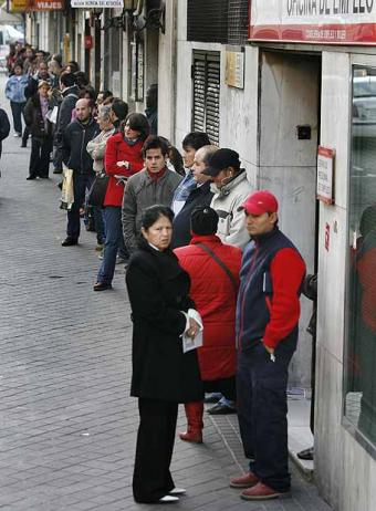 Cola del Paro. Fuente: el pais.com