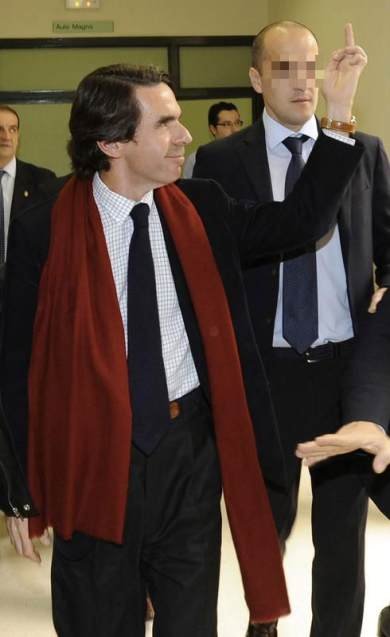 http://s1.trrsf.com/blogs/68/aznar-peineta.jpg