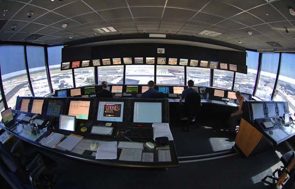 http://s1.trrsf.com/blogs/68/controladores-aereos.jpg