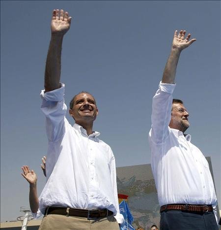 rajoy-celebra-su-segundo-mitin-junto-a-camps-y-daran-un-tercero-el-martes.jpg